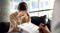 40 से 50 के बीच महिलाओं में क्यों बढ़ सकता है डिप्रेशन, एक्सपर्ट से जानिए कारण और सेफ्टी टिप्स