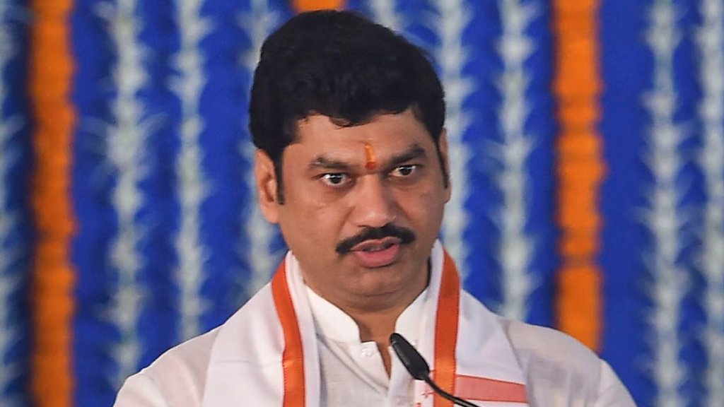 dhananjay munde, dhananjay munde news, fadnavis