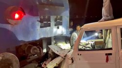बिहार के नालंदा में बड़ा हादसा, पैसेंजर ट्रेन से टकराई बोलेरो; कार सवारों ने कूदकर बचाई जान