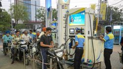 Delhi News: 15 साल पुराने वाहनों को अब नहीं मिलेगा पेट्रोल-डीजल, नोट कर ले तारीख; दिल्ली सरकार का बड़ा फैसला