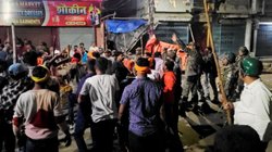 हजारीबाग में मंगला जुलूस के दौरान दो पक्षों में झड़प, पथराव और तोड़फोड़; पुलिस ने संभाला मोर्चा