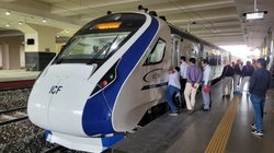 Vande Bharat Express Train: वंदे भारत एक्सप्रेस की एवरेज स्पीड क्यों घटी? रेल मंत्री अश्विनी वैष्णव ने बताई असल वजह