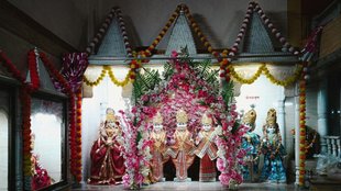 vastu shastra, vastu tips, vastu tips for mandir, मंदिर से आने के बाद न करें ये काम, Dont do these mistakes while returning from temple, jyotish shastra, Keep these things in mind while carrying a pot of water in the temple, Bringing an empty pot into the house has negative effects