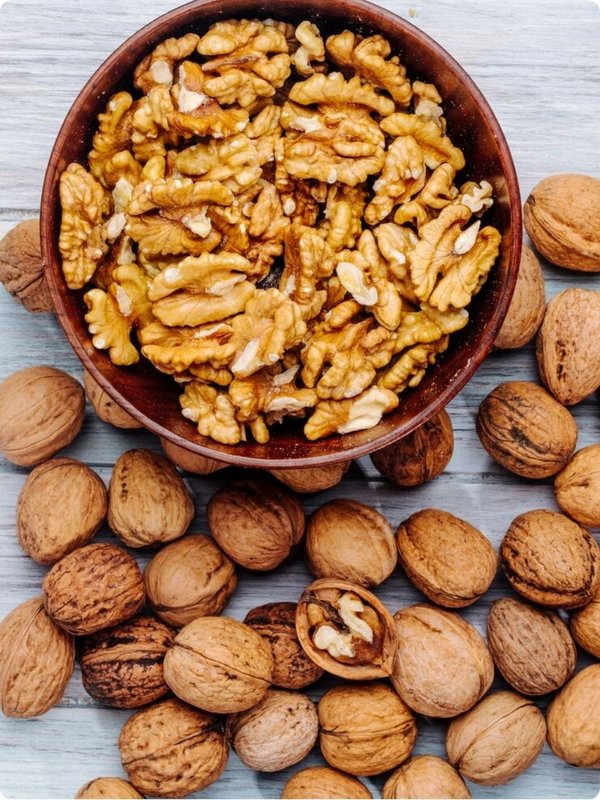 Walnut,Walnut Side Effects,Disadvanatages Of Walnut,Akhrot Khane Ke Nuksan,who should avoid walnut,6 peoples not eat walnut,6 log kyu nahi khaye Akhrot,