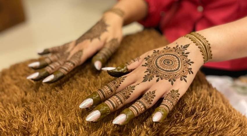 Mehndi design on Saree