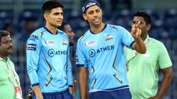 दिल्ली का यह खिलाड़ी कर रहा था प्रैक्टिस तभी आशीष नेहरा ने कहा- आजा भाई, लास्ट बॉल; हंसने लगे अक्षर, हेमंग और मुनाफ