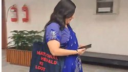 ‘National Herald Ki Loot’ लिखे बैग के साथ JPC की बैठक में पहुंचीं BJP सांसद बांसुरी स्वराज, Video Viral