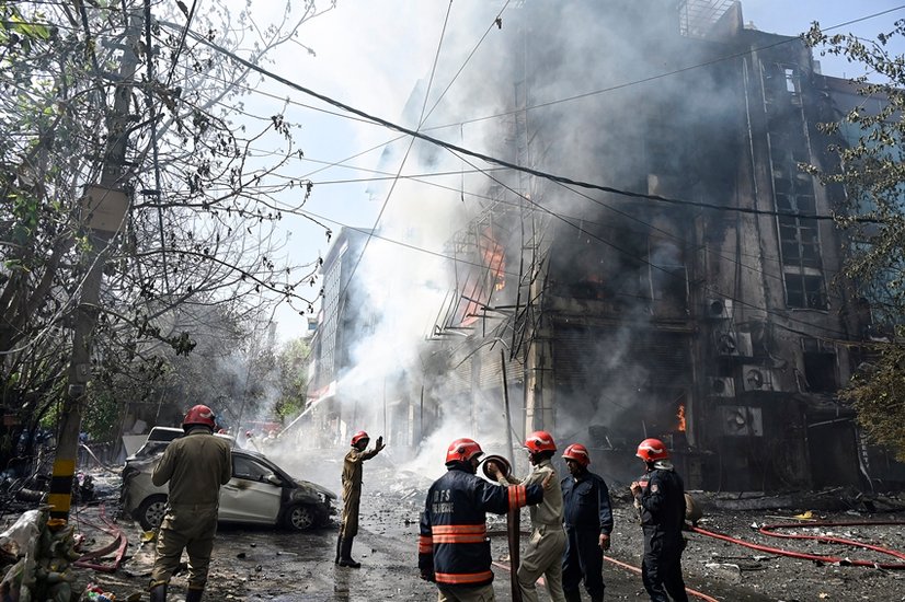 Massive fire in Jhandewalan