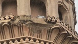 Charminar minaret breaks off: हैदराबाद में तेज बारिश से चारमीनार को झटका, मीनार का एक हिस्सा गिरा; ASI ने दी यह सफाई