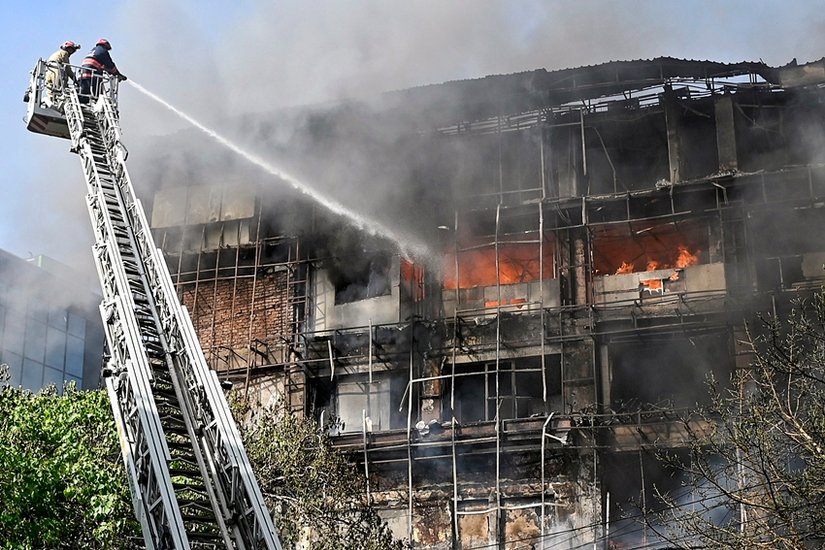Delhi commercial building fire
