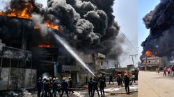 Gujarat: बनासकांठा की पटाखा फैक्ट्री में ब्लास्ट, आग में झुलसकर 21 की मौत