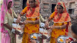 घर में नया पंखा आने का पूरे परिवार ने मनाया जश्न, Viral Video देख भावुक हुए यूजर्स, कहा – हम AC में भी खुश नहीं और ये…