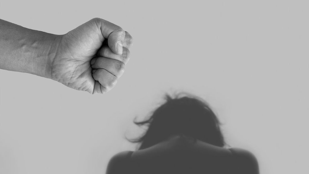Karnataka| Woman beaten Outside mosque| Woman Assaulted