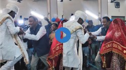 खड़ी रह गई दुल्हन, ससुर का हाथ थामे स्टेज पर चढ़ गया दूल्हा और फिर जो हुआ…, Viral Video देख छूट जाएगी हंसी