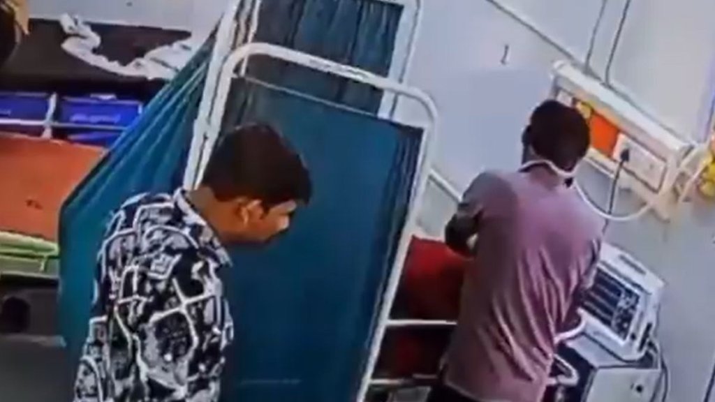 Shamli,shamli news,UP shamli ward boy viral video