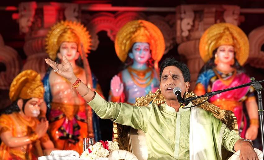 What promise did Kumar Vishwas make to himself in the year 1992? 