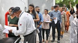 कनाडा में भारतीय प्रवासियों का टूट रहा सपना, बदले हालात और बढ़ती मुश्किलों से जूझ रहे हैं लोग; लौटने को भी इच्छुक नहीं