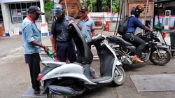 Petrol Diesel Price: पेट्रोल – डीजल पर बढ़ाई गई एक्साइज ड्यूटी, आम लोगों की जेब पर नहीं पड़ेगा कोई फर्क