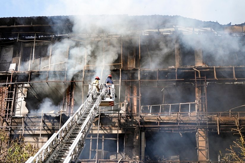 Fierce Fire Breaks Out in Jhandewalan