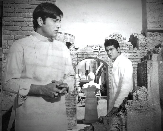 Purab Aur Paschim (1970)