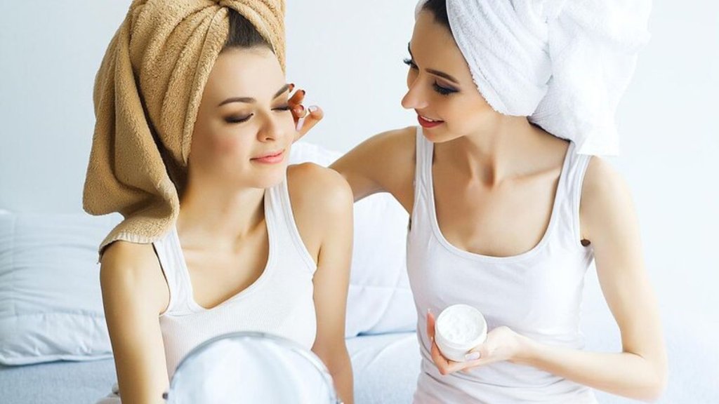 Best summer skin care routine | What to apply on face after bath In summer | nahane ke bad chehre par kya lagaye