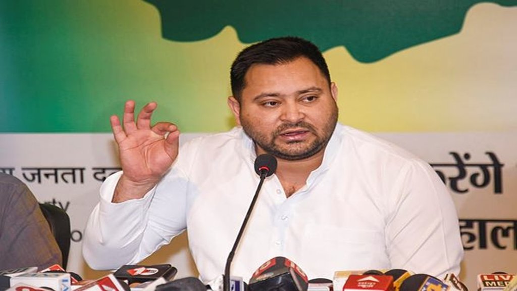 मंगलवार, 1 अप्रैल, 2025 को पटना में एक प्रेस कॉन्फ्रेंस को संबोधित करते हुए बिहार विधानसभा में विपक्ष के नेता तेजस्वी यादव। (पीटीआई फोटो)