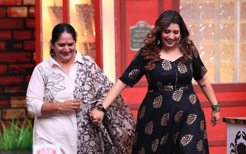 priyanka deshpande husband age