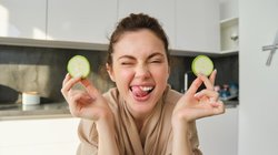 गर्मियों में इन 3 तरीकों से खाएं खीरा, कोलेस्ट्रॉल होगा कंट्रोल और डिहाइड्रेशन से मिलेगा बचाव