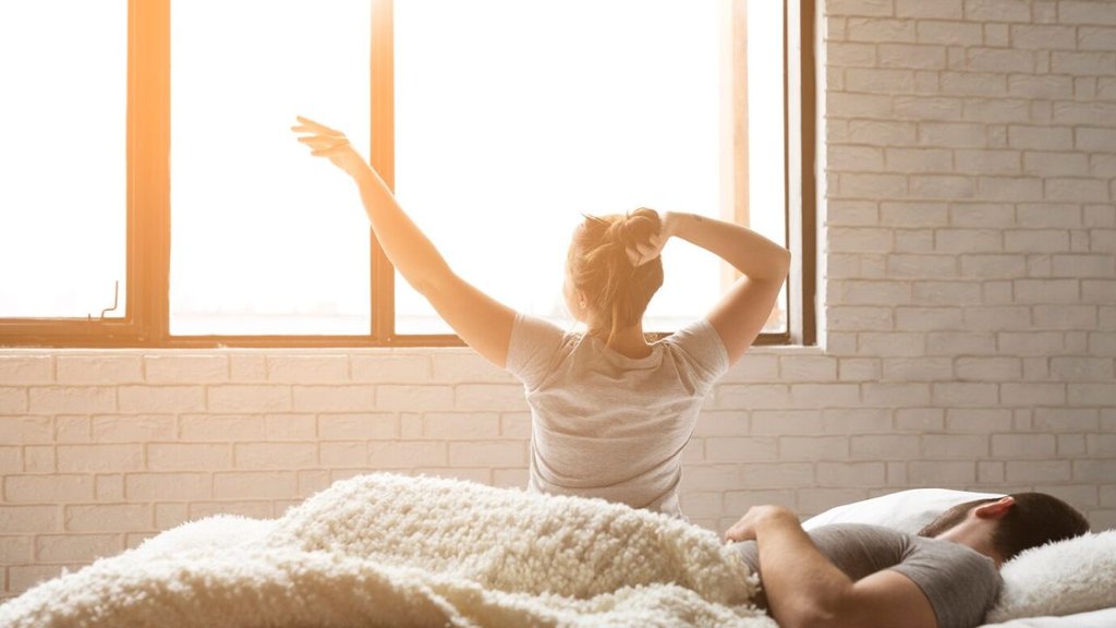 How to wake up early naturally | How to wake up early if you sleep late | How to wake up early