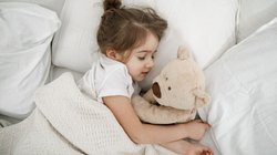 रात के समय बच्चे कर रहे परेशान? सुलाने के लिए इन आसान टिप्स को करें फॉलो