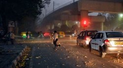 Delhi Weather: दिल्ली-एनसीआर में आंधी-IMD ने जारी किया रेड अलर्ट, 15 से ज्यादा फ्लाइट्स हुईं डायवर्ट