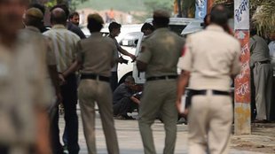 delhi theft, delhi robbery, delhi advocate theft,