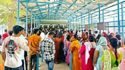 Delhi News: ‘अब मुझे बाकी दवा बाहर से ही लेनी पड़ेंगी’, दिल्ली के सरकारी अस्पतालों में दवाइयों की किल्लत; निराश होकर लौटे जयचंद