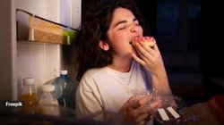 खाने में फैट, शुगर और मैदा को शामिल करके भी आप वजन को घटा सकते हैं, रुजुता दिवेकर ने बताया तरीका, न्यूट्रिशनिस्ट की सलाह आप भी तुरंत जान लें