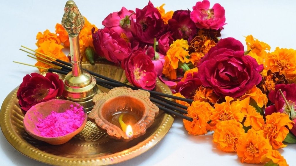 Friday Worship, Friday worship rituals, shukrawar ki puja, shukrawar puja, friday tips, friday upay, maa laxmi puja on friday, shukra grah vrat on friday, Santoshi mata puja on Friday, shukrawar ko kaun si devi devta ki puja hoti hai, which god we worship on Friday