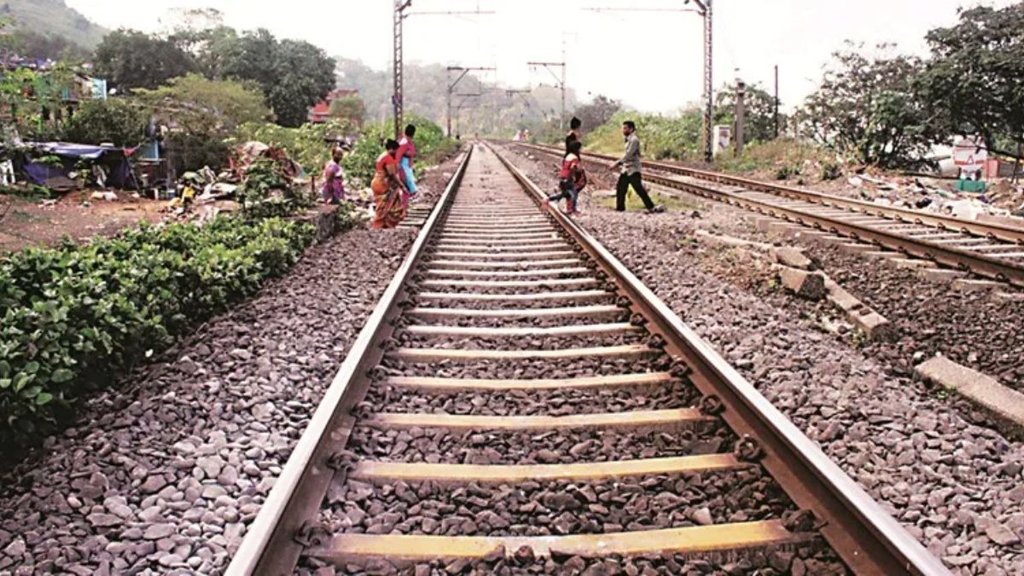 railway track| suicide| jaipur