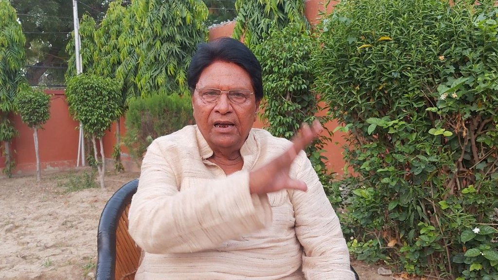 ramjilal suman | samajwadi party | convoy attacked |
