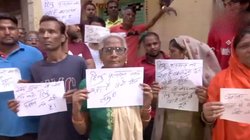 Seelampur Murder: सीलमपुर में चाकू गोदकर लड़के की हत्या, आक्रोशित लोगों ने लगाए हिंदू पलायन के पोस्टर; CM योगी से मांगी मदद