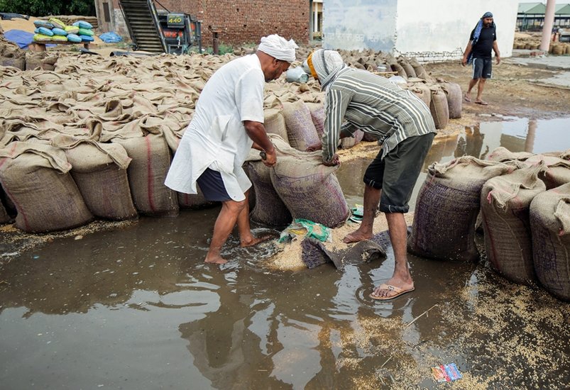 Labourers try to salvage