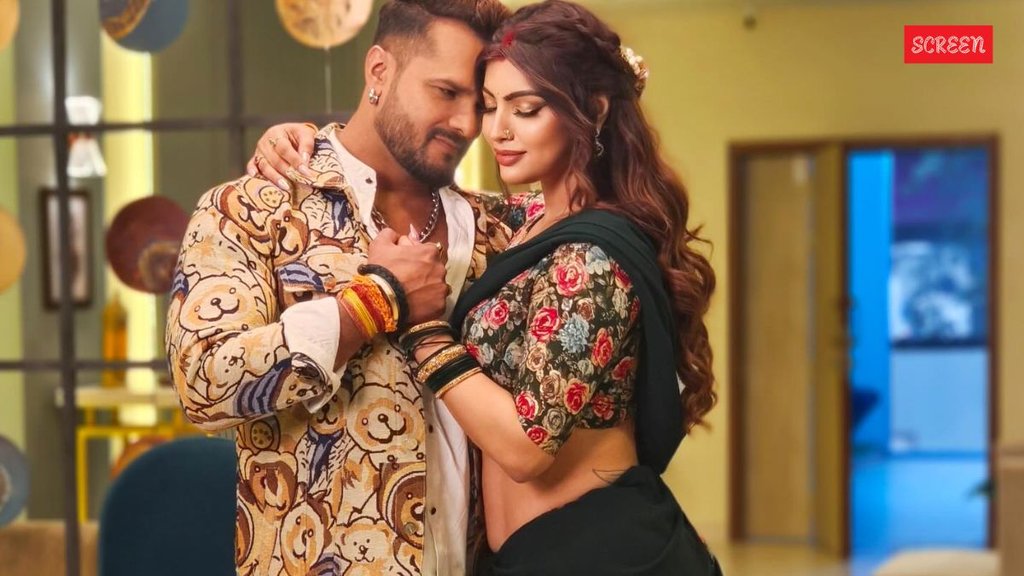 AKanksha Puri, AKanksha Puri Calls Kanjoos to Khesari Lal Yadav