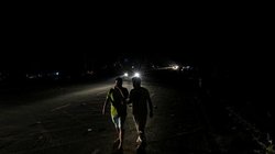 Google Trends: ड्रोन अलर्ट के बाद पंजाब में ब्लैकआउट, स्कूल-कॉलेज बंद; अमृतसर की फ्लाइट दिल्ली लौटी