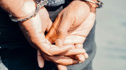 पत्नी को वापस लाने के लिए… आठ साल की बच्ची को बेरहमी से पीटते शख्स का Video Viral, पुलिस हिरासत में कही यह बात