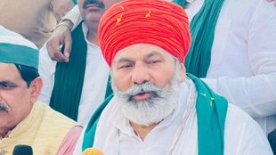 BKU leader Rakesh Tikait, Rakesh Tikait manhandled in Muzaffarnagar,