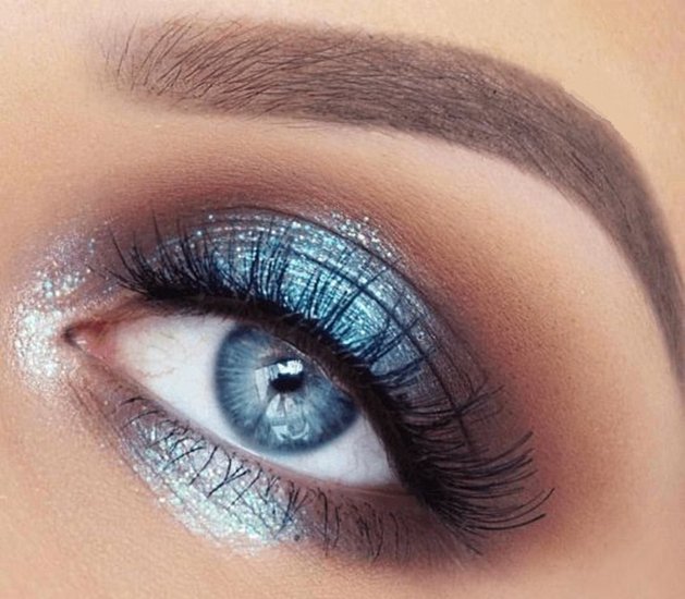 Blue shimmer eyeshadow