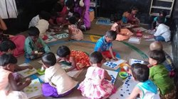 दुनिया मेरे आगे: तेज रफ्तार जीवनशैली में बच्चों की परवरिश का संकट, चुनौतियां और समाधान