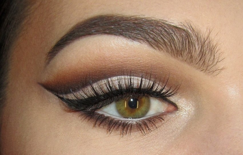 Cut crease eyeshadow