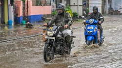 Ghaziabad Rain: आफत बनकर आई बारिश, गाजियाबाद में ACP ऑफिस में सो रहे सब इंस्पेक्टर की छत गिरने से मौत