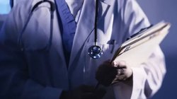संपादकीय: दवा कंपनियां की बेलगाम मुनाफाखोरी का खामियाजा भुगतते हैं आम लोग, दबाव में मरीजों को महंगी दवाएं लिखते हैं डाक्टर