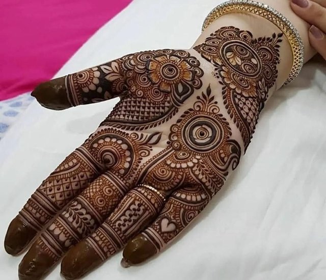 Geometric mehndi patterns
