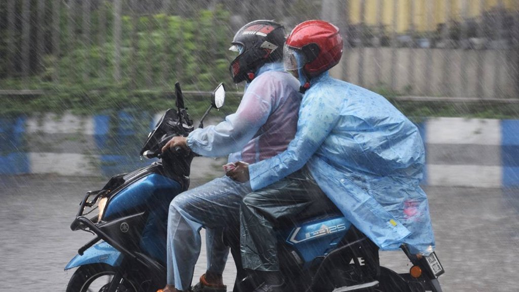 Heavy Rainfall, School Closed, Kerala, Karnataka,